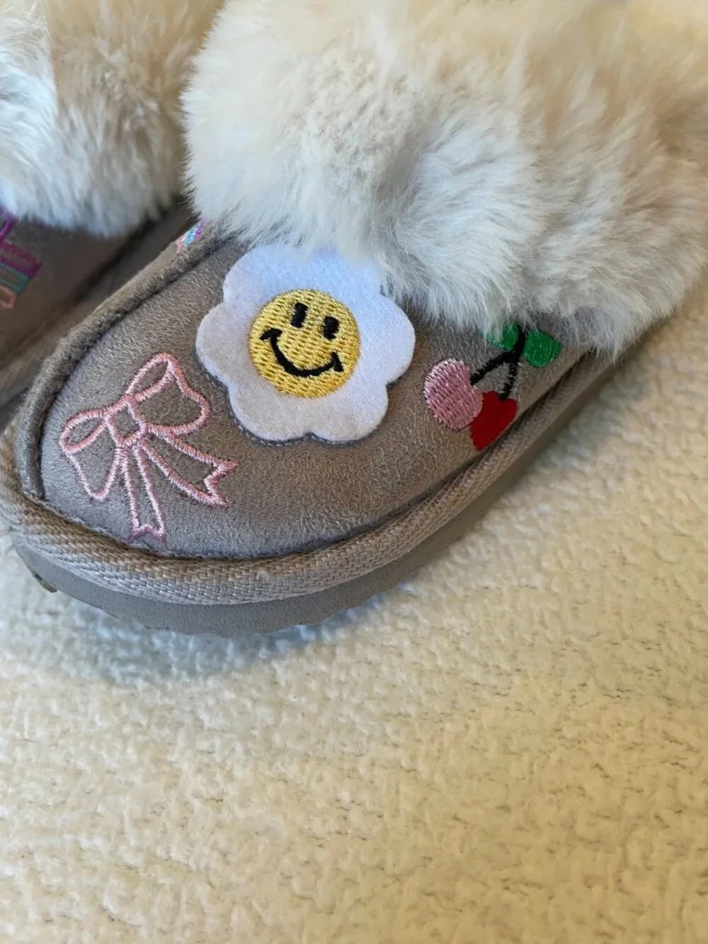 Adorable Toddler/kid's Slippers by Wonder Nation Size 7-8